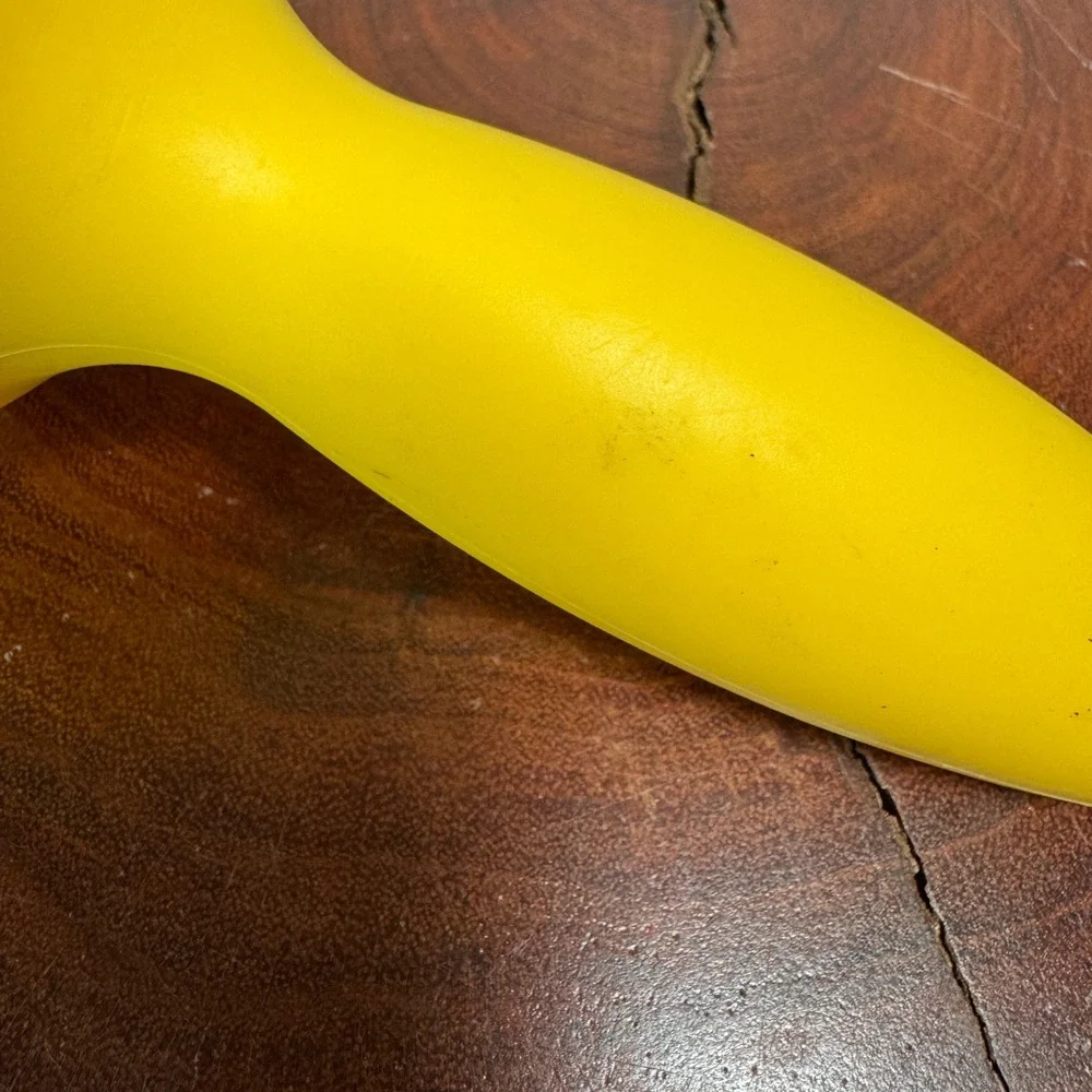 Joseph Joseph Catcher Citrus Juicer Yellow Hand Squeezer with Seed Strainer